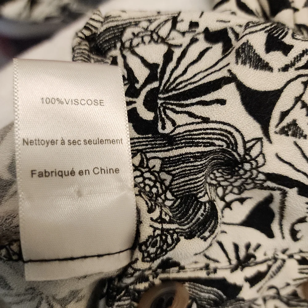 ASTR Smocked Corset Floral Top Square Neck Puff Sleeve Black White Size Medium